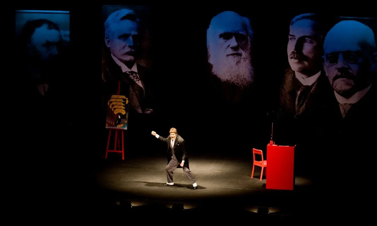 Brontis Jodorowsky presenta en México El Gorila, dirigida por su padre Alejandro Jodorowsky de 97 años, con la que pondrá fin a su carrera.