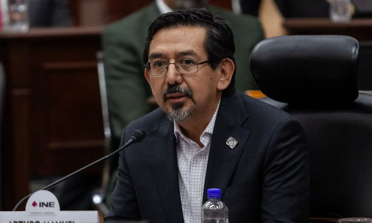 El consejero Arturo Chávez aseguró que el INE debe preservar y consolidar lo que ha hecho bien y reconocer sus fallas y corregirlas.
