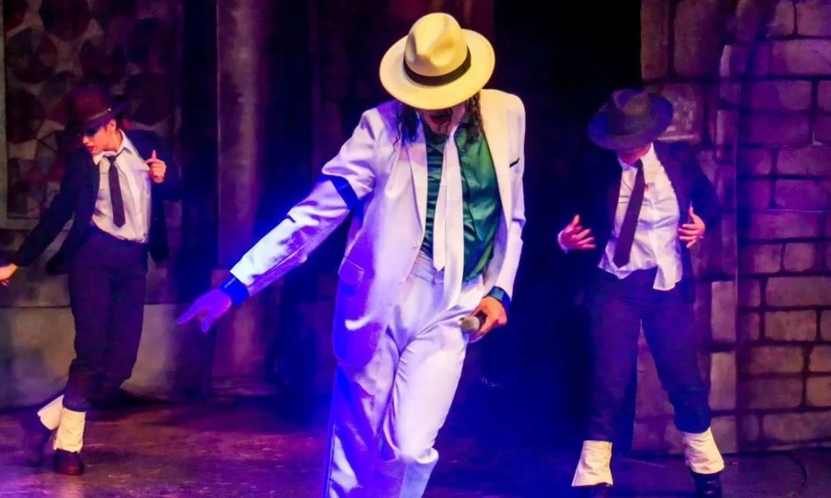 Estefan Jackson ha interpretado a Michael Jackson desde 1993 y su reconocimiento lo ha llevado a trabajar con marcas como Hugo Boss.