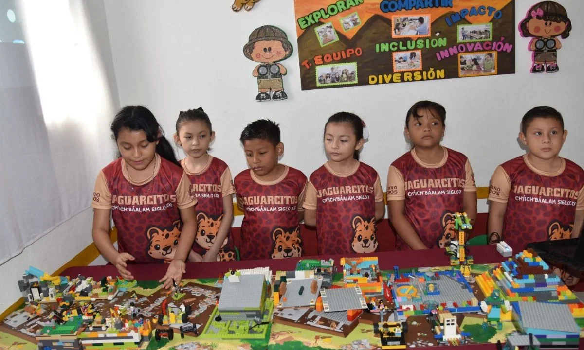 El equipo “Ch’iich’báalam Siglo XXI” (Jaguarcitos), del DIF PILARES Siglo XXI, fue premiado como Mejor Maqueta en la FIRST LEGO League UNEARTHED durante la temporada 2025-2026.
