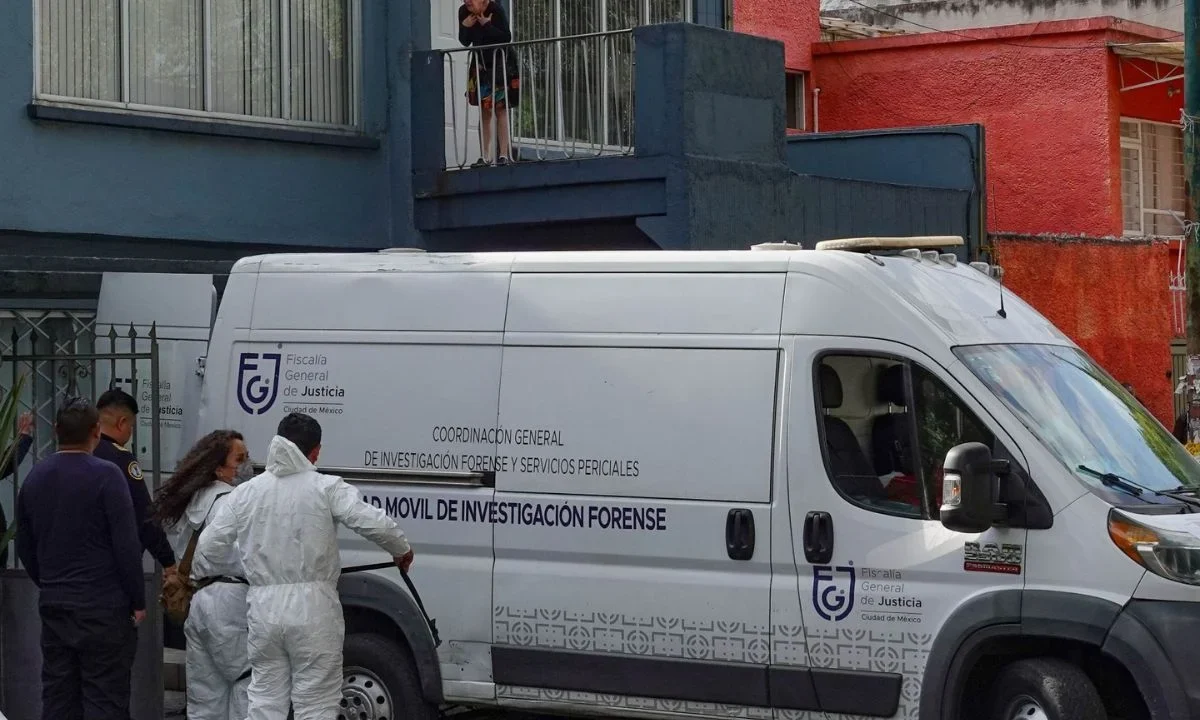 Sobre el homicidio en Azcapotzalco, la Fiscalía detalló que se trata de dos adultos y dos menores con lesiones por objeto punzocortante.