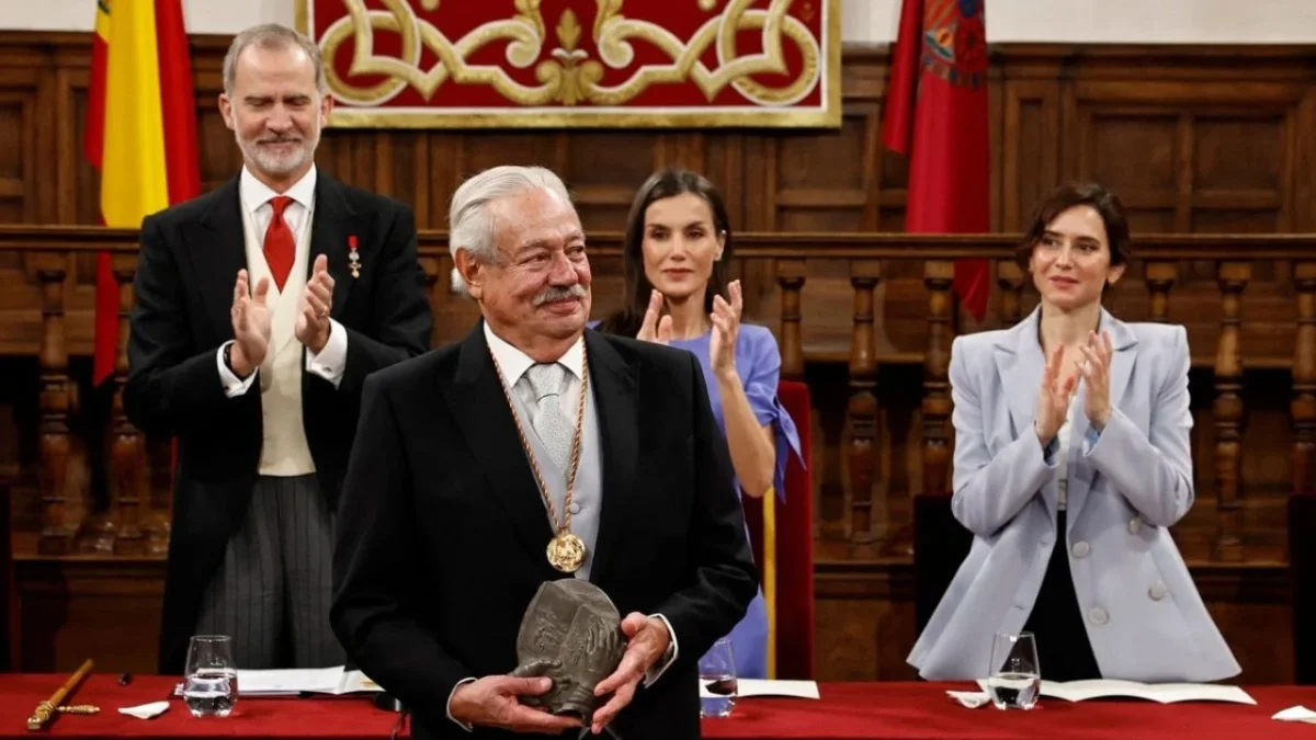 En presencia del rey Felipe VI, Gonzalo Celorio recibió el Premio Cervantes y se convirtió en el séptimo escritor mexicano en recibirlo.