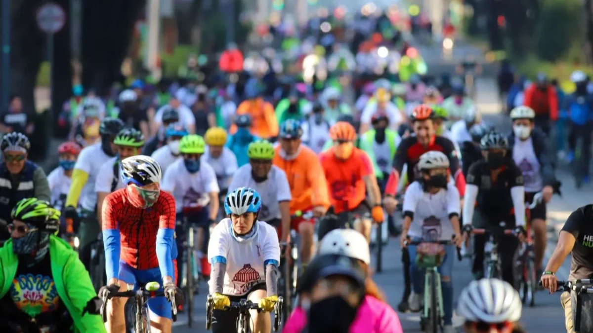 Diversos colectivos y ciclistas recorren calles de la CDMX en una jornada con múltiples concentraciones que podrían impactar la vialidad.