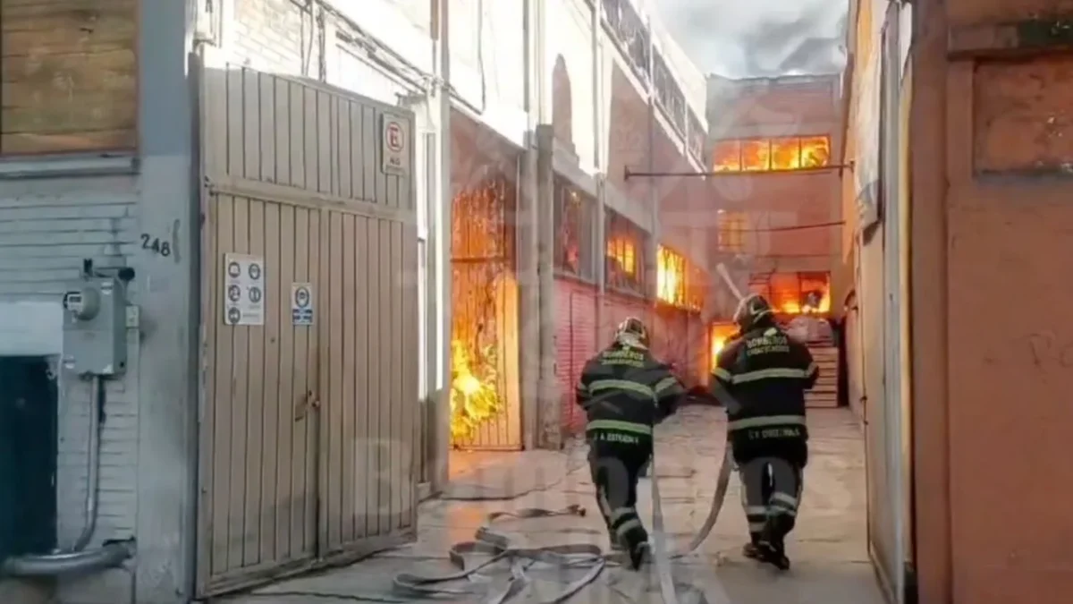 Bomberos de la CDMX sofocaron la tarde de este miércoles cuatro incendios en las alcaldías Azcapotzalco, Miguel Hidalgo y Cuauhtémoc.