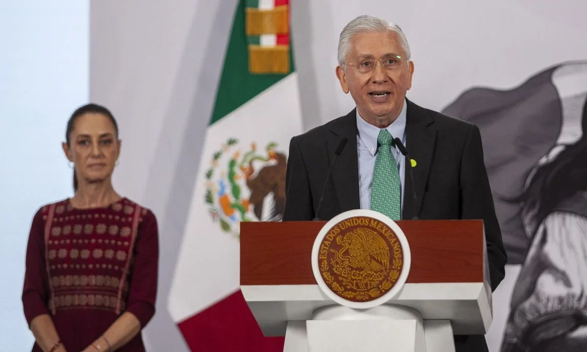 Sergio de la Maza Jiménez, Presidente Cámara Nacional de de la Industria del Hierro y del Acero (Canacero) durante conferencia de prensa en Palacio Nacional donde se realizó acuerdo entre empresarios y gobierno sobre el uso e importación de aluminio en el país.