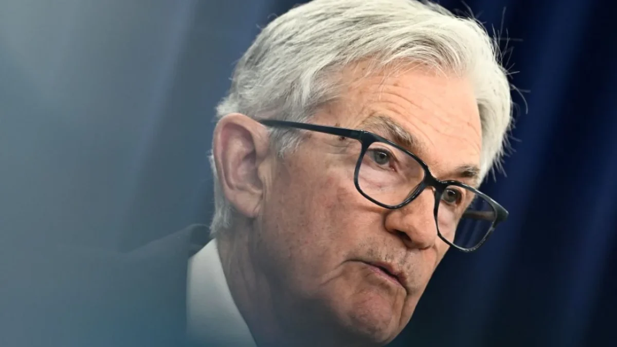Jerome Powell anunció que permanecerá en la Reserva Federal estadounidense (Fed) como gobernador al término de su mandato como presidente.