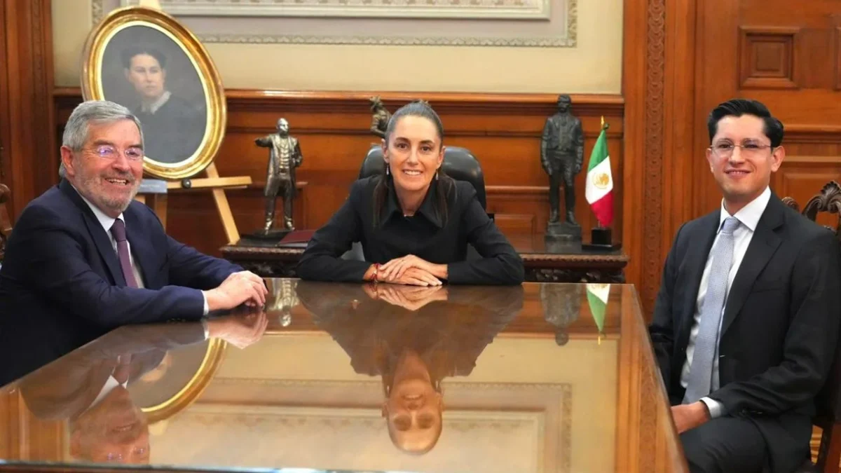Por motivos de salud, el canciller Juan Ramón de la Fuente dejará la SRE y será Roberto Velasco quien ocupará su cargo.