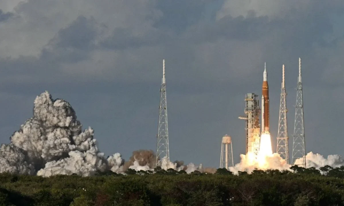 La misión lunar tripulada Artemis II de la NASA tuvo un despegue exitoso y la humanidad vuelve a sobrevolar la Luna luego de más de 50 años.