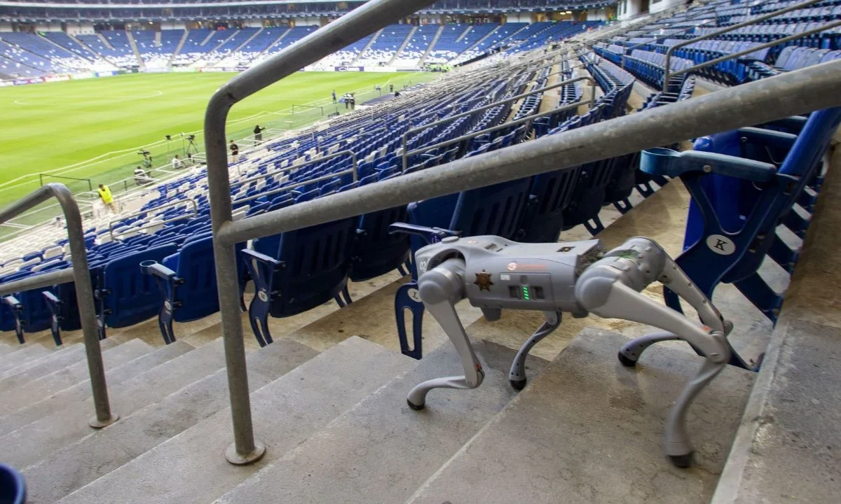 En las sedes del Mundial 2026, como el Estadio Monterrey, destaca la implementación de tecnología avanzada con perros robot.