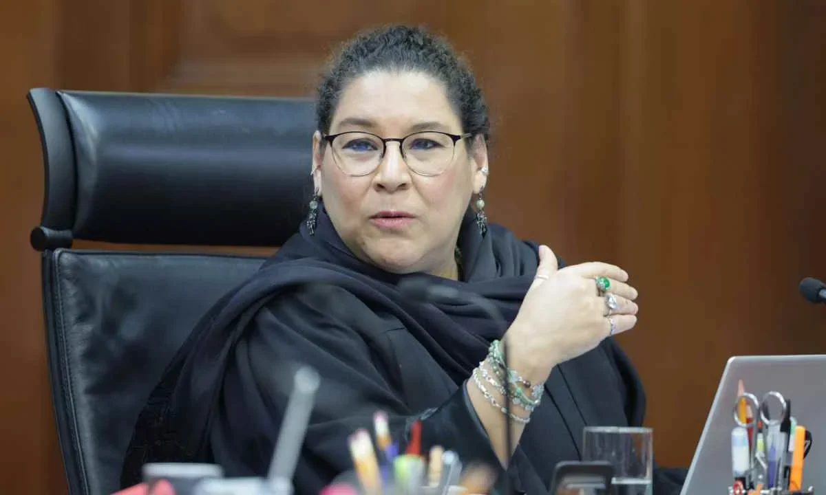 Lenia Batres le gana al IMPI la disputa por el registro de 'Ministra del Pueblo'.