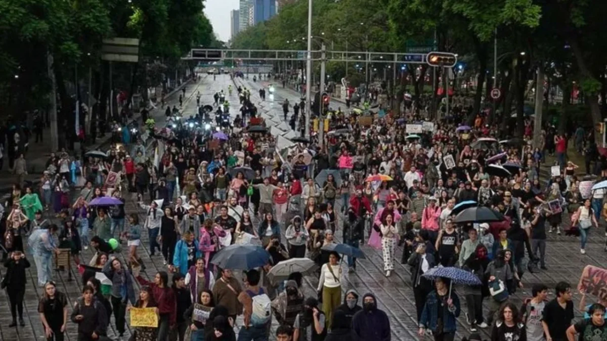 Marchas y concentraciones hoy en la CDMX afectan vialidades en alcaldías como Cuauhtémoc, Iztapalapa y Benito Juárez, con demandas sociales, laborales y de justicia.