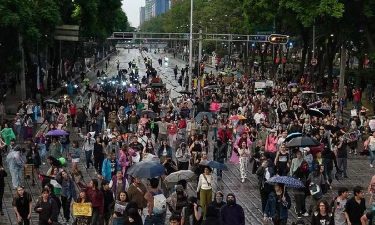 Marchas y concentraciones hoy en la CDMX afectan vialidades en alcaldías como Cuauhtémoc, Iztapalapa y Benito Juárez, con demandas sociales, laborales y de justicia.