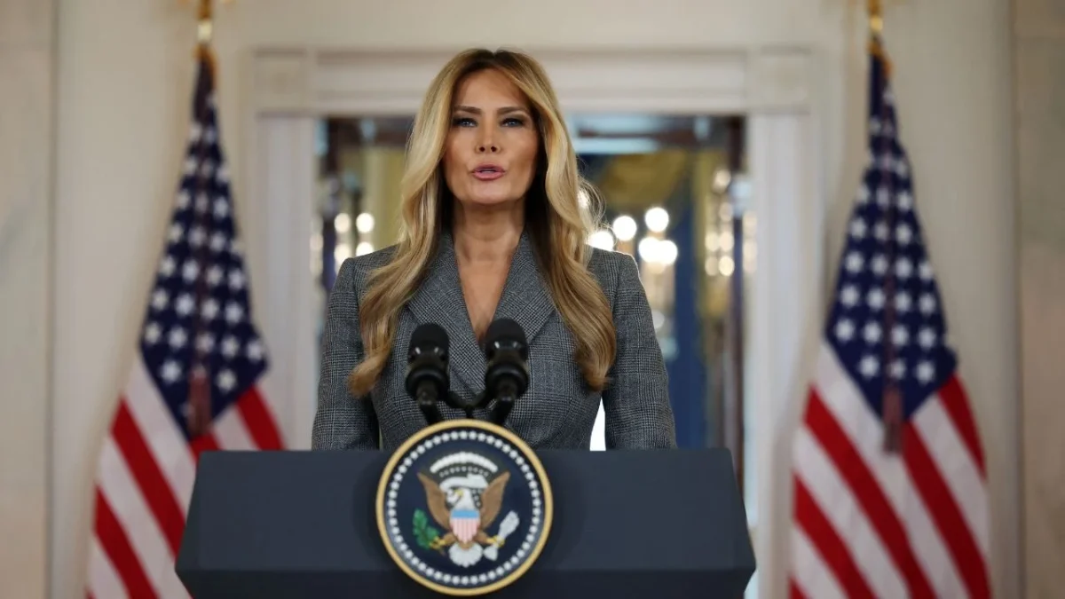 Melania Trump rechazó acusaciones relacionadas con Jeffrey Epstein durante una declaración ante medios.