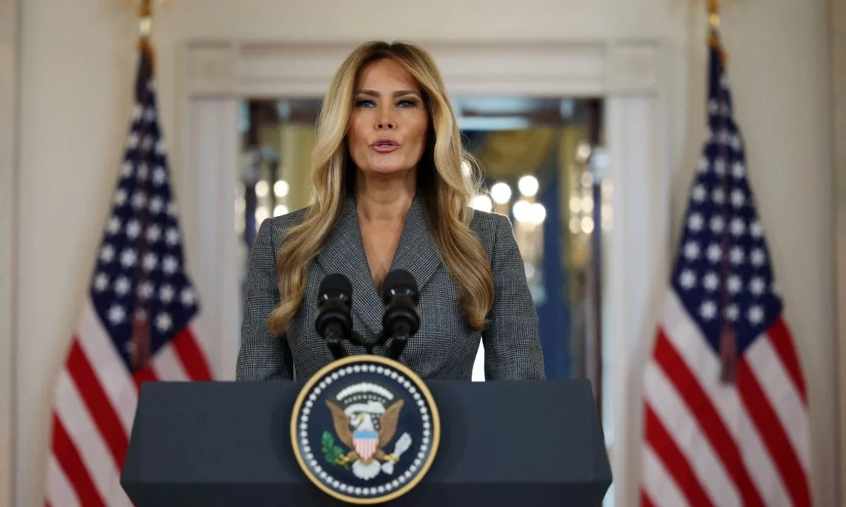 Melania Trump rechazó acusaciones relacionadas con Jeffrey Epstein durante una declaración ante medios.