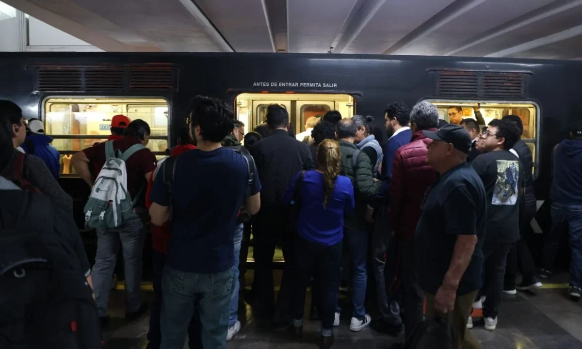 El director del Metro sostuvo una reunión con el SNTSTC, tras la cual anunció que se lograron los acuerdos para la operación total de trenes.