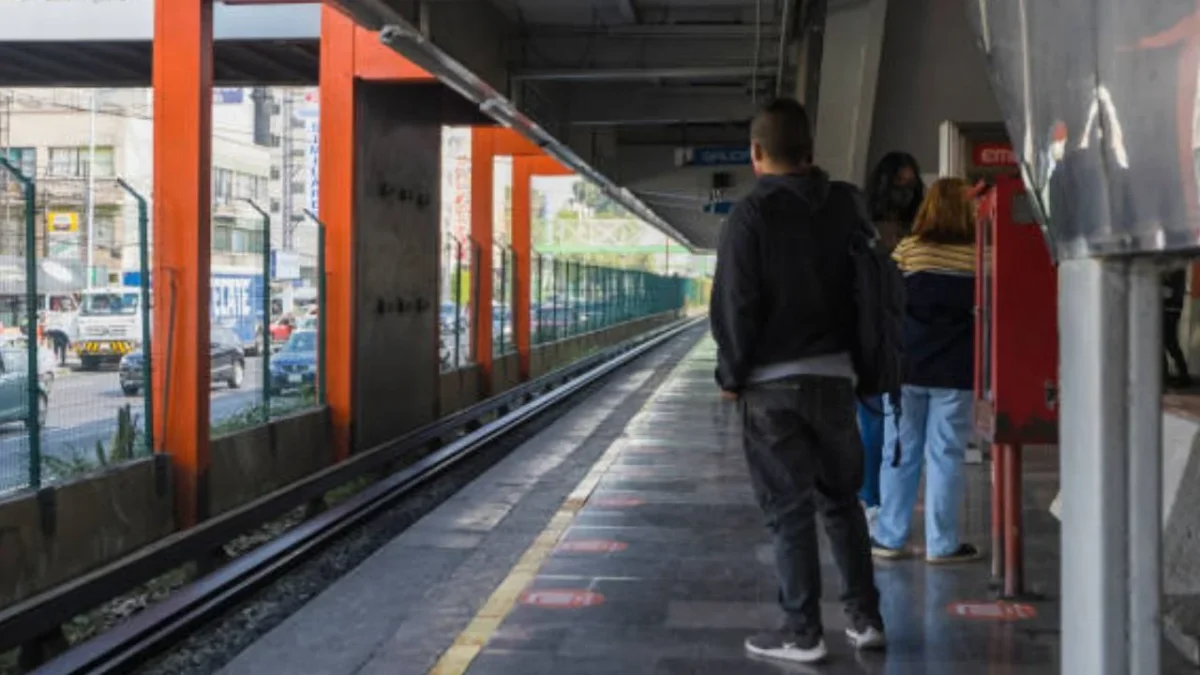 Usuarios del Metro CDMX enfrentan cierres en estaciones clave por trabajos de rehabilitación; autoridades piden tomar previsiones en sus traslados.