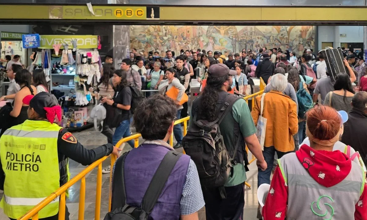 Por un disturbio eléctrico, Metro suspende tramo de Línea 3 y cuentan con servicio de Indios Verdes a Miguel Ángel de Quevedo.