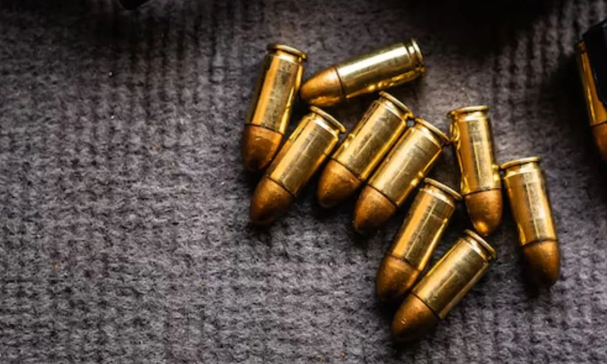 México analiza sumar a sus demandas contra armerías de Estados Unidos una acusación en Arizona por presuntos vínculos con cárteles y tráfico ilegal de armas hacia territorio nacional.