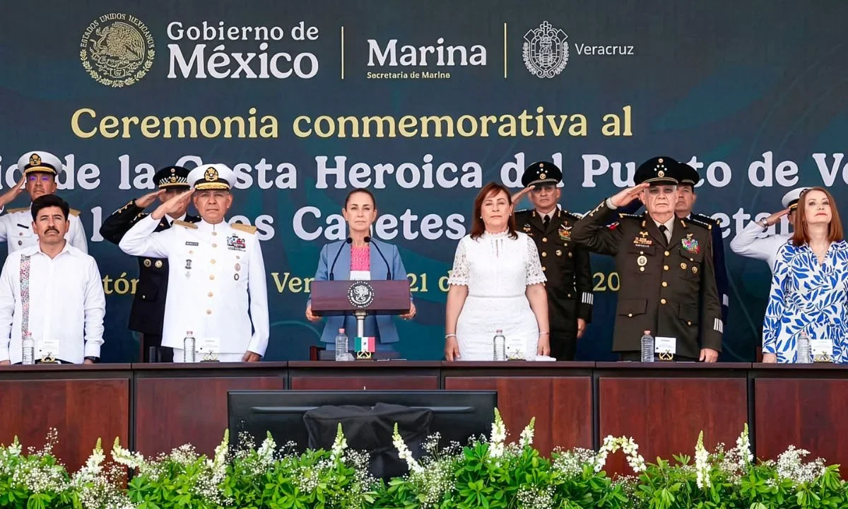 Sheinbaum llamó a los cadetes navales a tener honestidad, disciplina y amor al pueblo, por el aniversario de Defensa del Puerto de Veracruz.