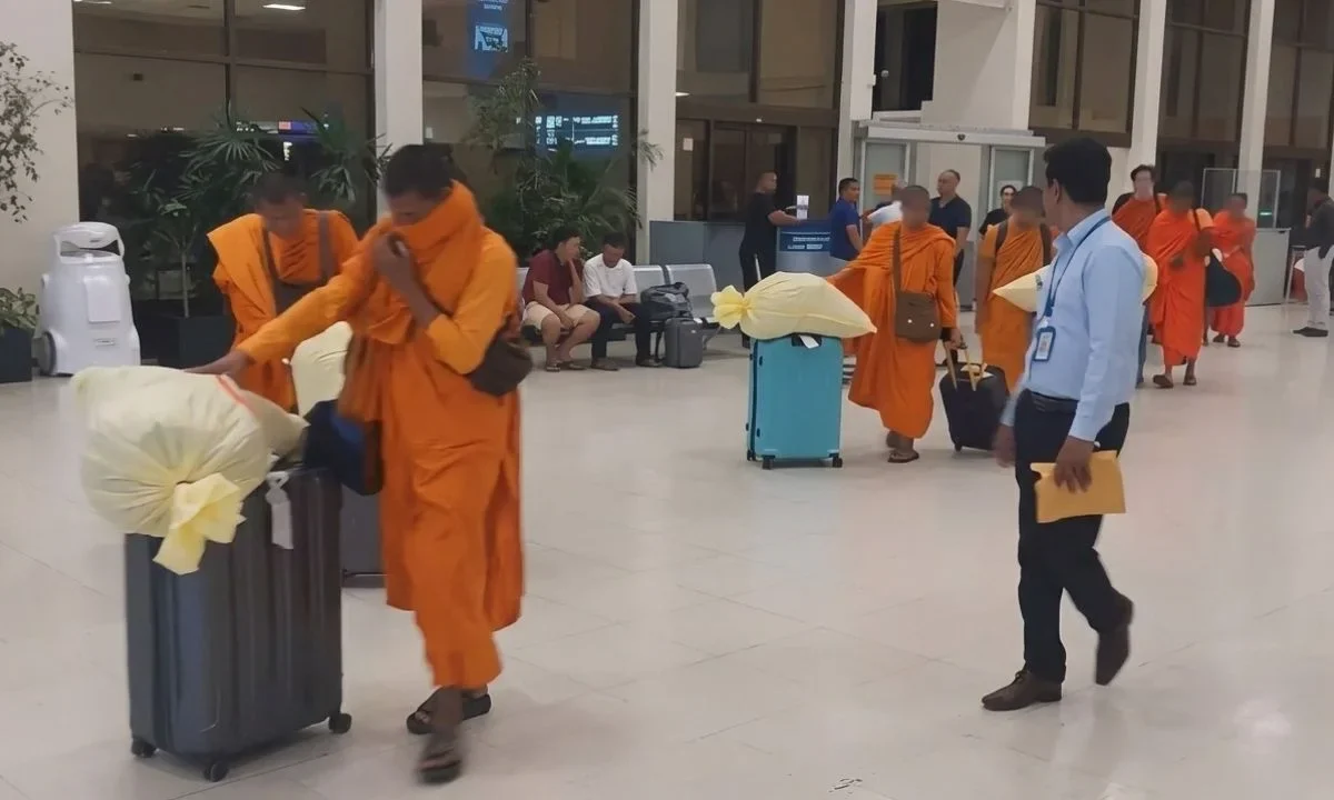 Autoridades de Sri Lanka detuvieron a 22 monjes budistas en Aeropuerto Internacional Bandaranaike tras incautar 112 kg de cannabis y hachís.