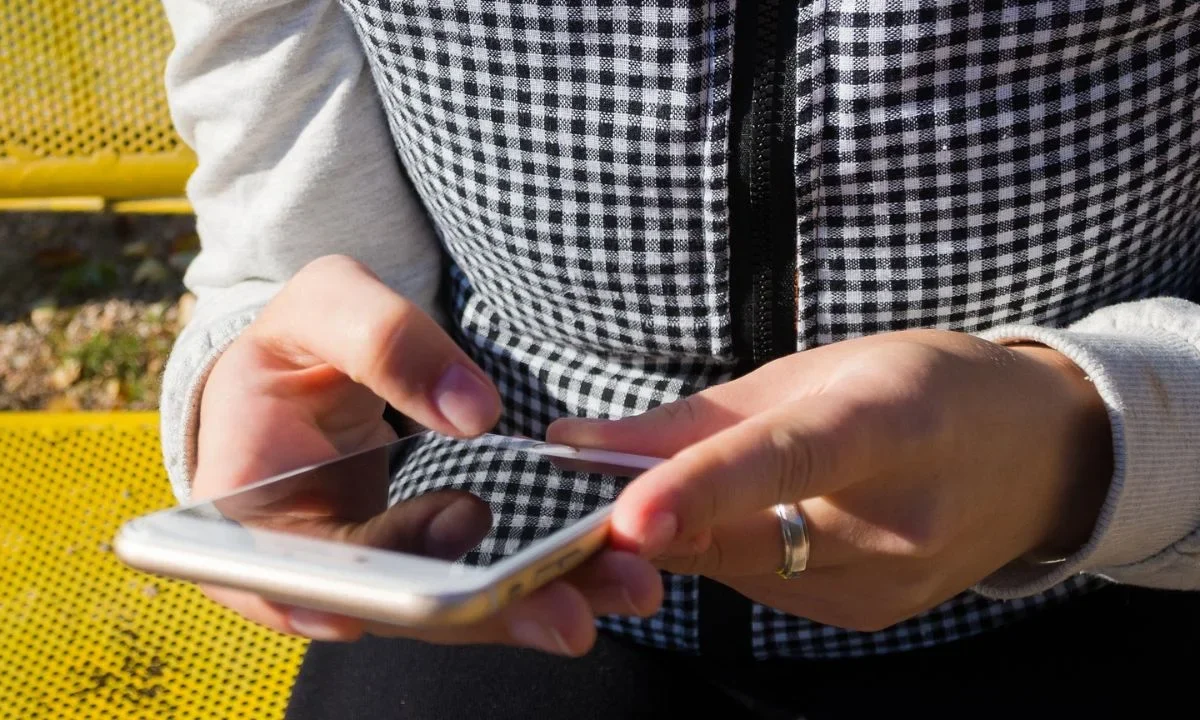 Morena CDMX presentó una iniciativa para establecer límites al acceso de menores de 16 años a redes sociales.