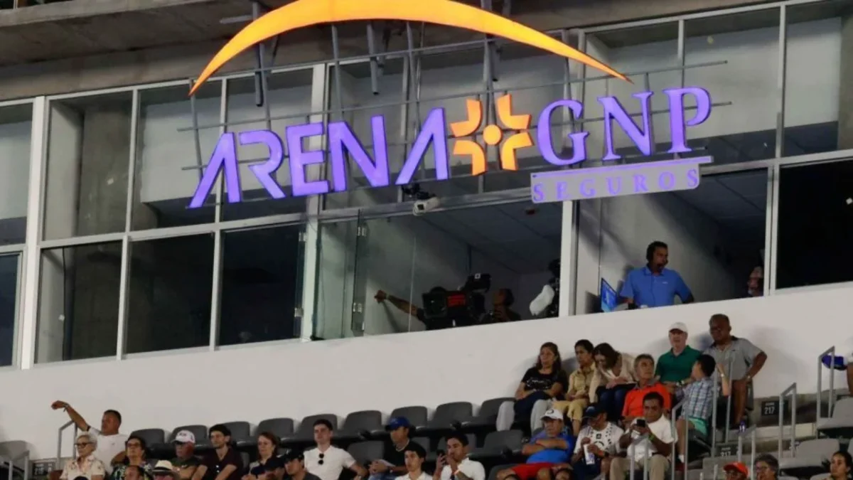 Datos preliminares indicaron que la víctima disfrutaba del concierto de Edén Muñoz cuando resbaló y cayó de la zona platino a la parte baja.