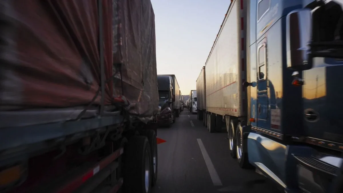 Diversas organizaciones se han deslindado del anunciado mega bloqueo de este lunes 6 de abril y las manifestaciones de transportistas.