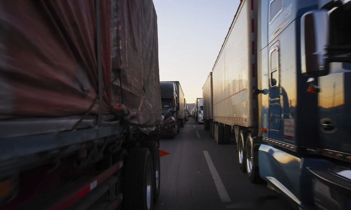 Diversas organizaciones se han deslindado del anunciado mega bloqueo de este lunes 6 de abril y las manifestaciones de transportistas.