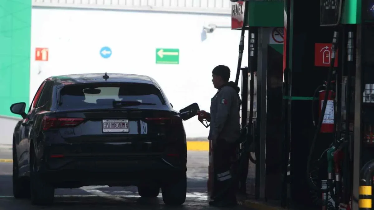 Pemex destaca aumento en producción de gasolinas.