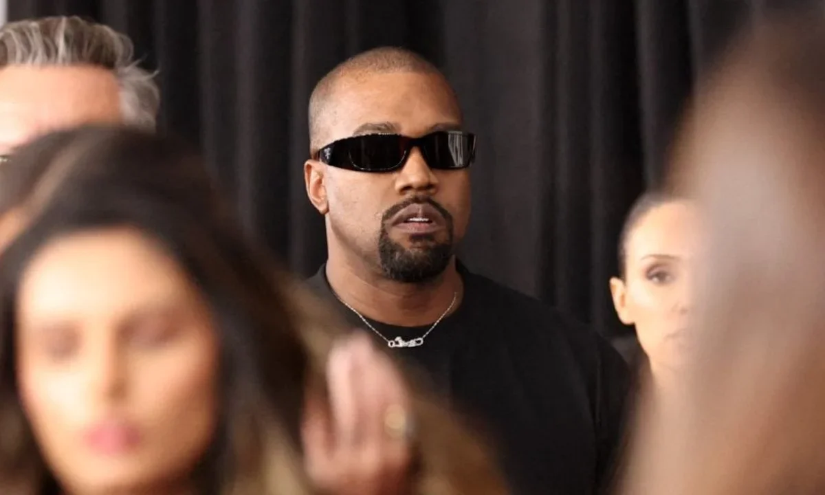 Los gigantes de las bebidas Pepsi y Diageo retiraron ayer su patrocinio a los conciertos del rapero Kanye West en Londres.