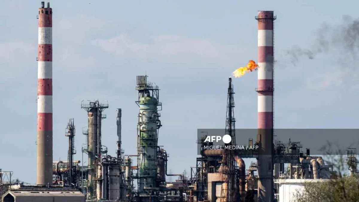 Los precios del petróleo repuntaron y las bolsas asiáticas cayeron tras el discurso de Donald Trump.