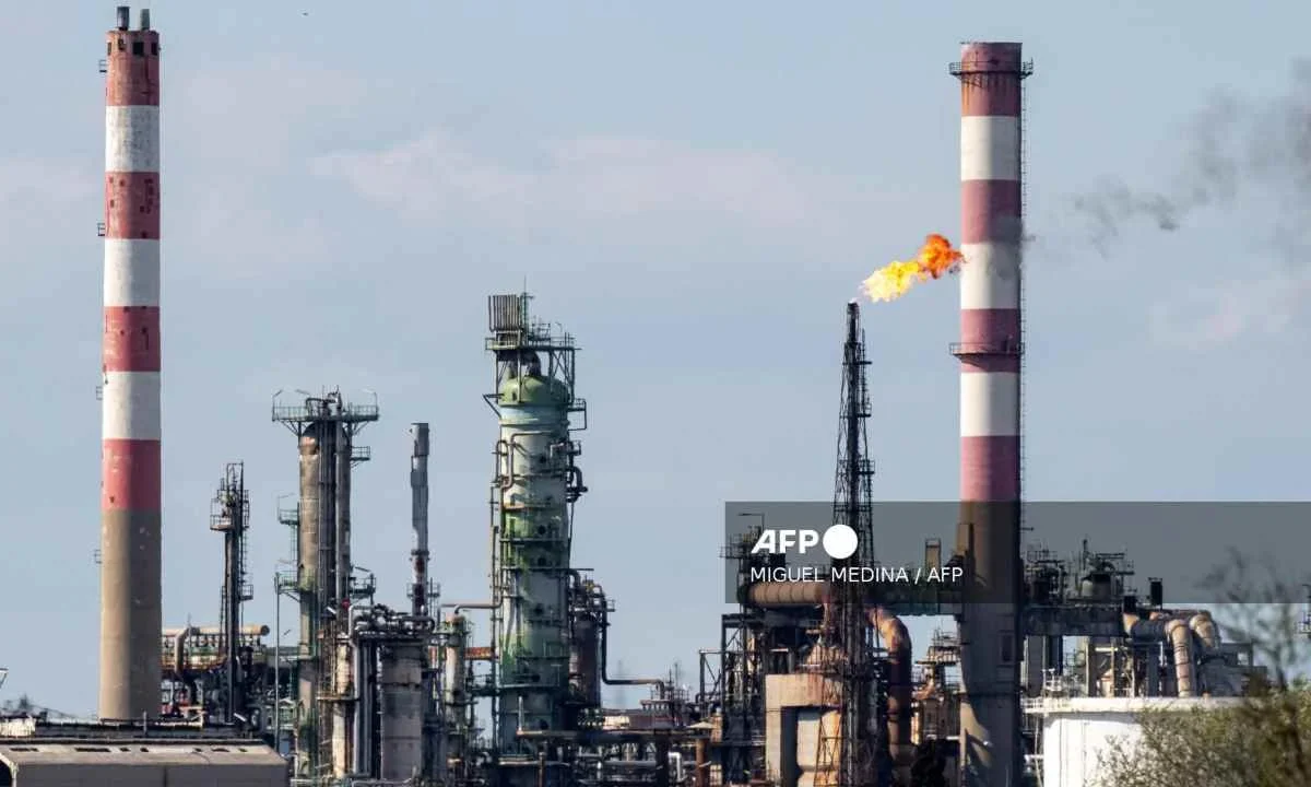 Los precios del petróleo repuntaron y las bolsas asiáticas cayeron tras el discurso de Donald Trump.