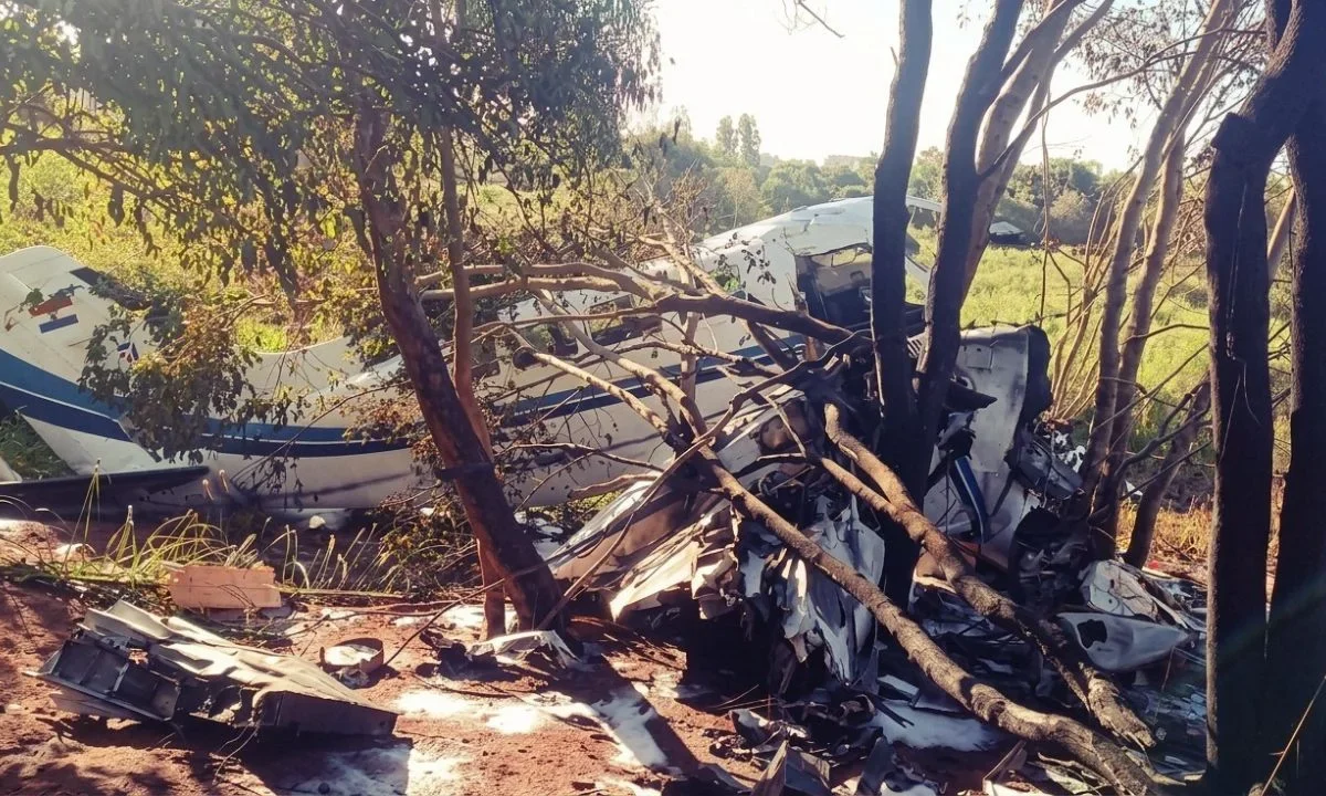 Además del saqueo al avión con millones, el accidente aéreo en Paraguay dejó n piloto muerto y tres tripulantes heridos.