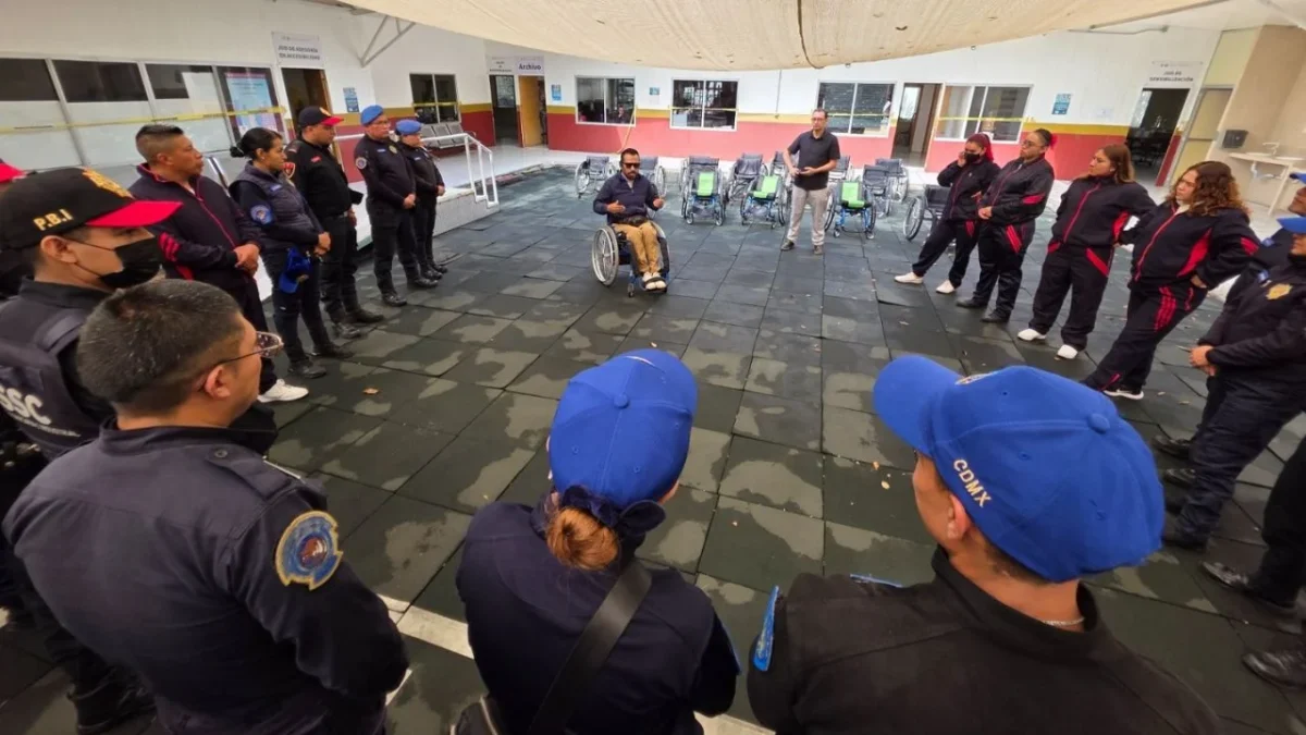 Talleristas de INDISCAPACIDAD participan en la capacitación de personal de la SSC asignado en el STC Metro para garantizar un trato digno.