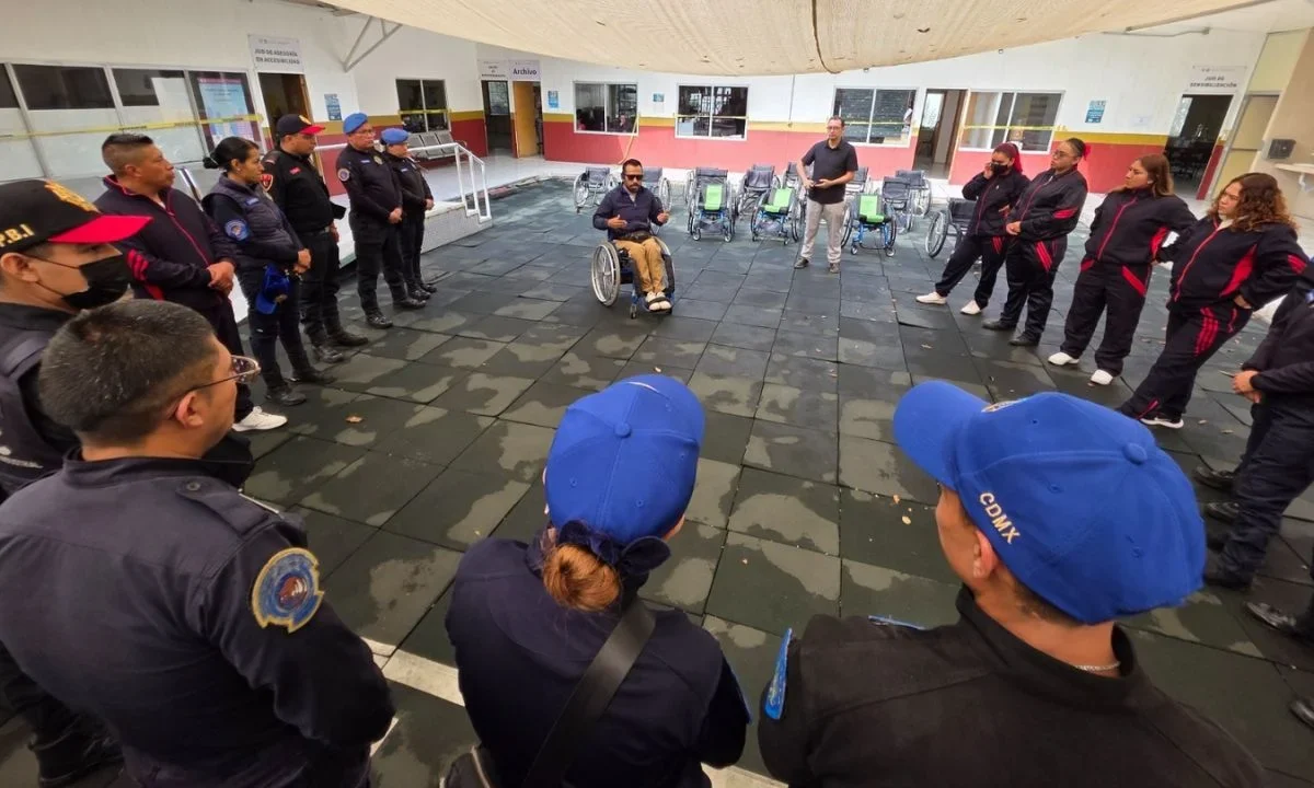 Talleristas de INDISCAPACIDAD participan en la capacitación de personal de la SSC asignado en el STC Metro para garantizar un trato digno.