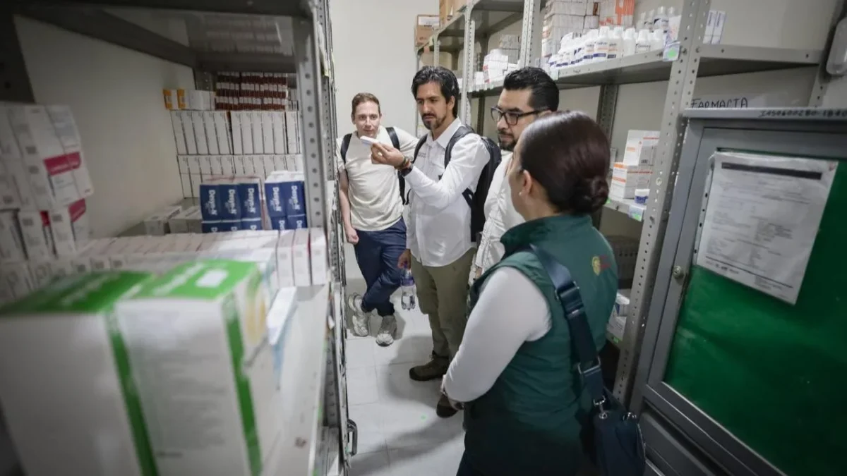 El subsecretario de Salud, Eduardo Clark visitó el Centro de Salud en Hidalgo, donde los pacientes denunciaron falta de medicinas.