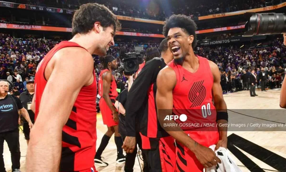 Los equipos Portland Blazers y Charlotte Hornets ganan su juego del Play-In de la NBA.