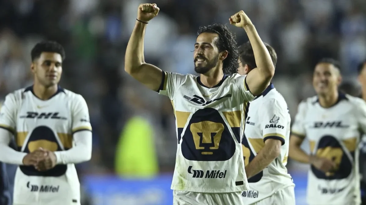 Pumas de la UNAM desbancaron a Chivas y alcanzaron el liderato del Clausura al derrotar de visita 2-0 al Pachuca en el Estadio Hidalgo. 