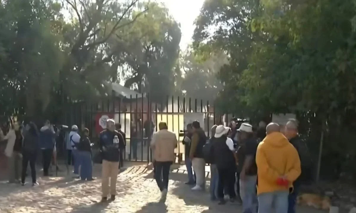 Teotihuacán reabre tras tiroteo en la Pirámide de la Luna; visitantes enfrentan retrasos y nuevas medidas de seguridad y comercio.