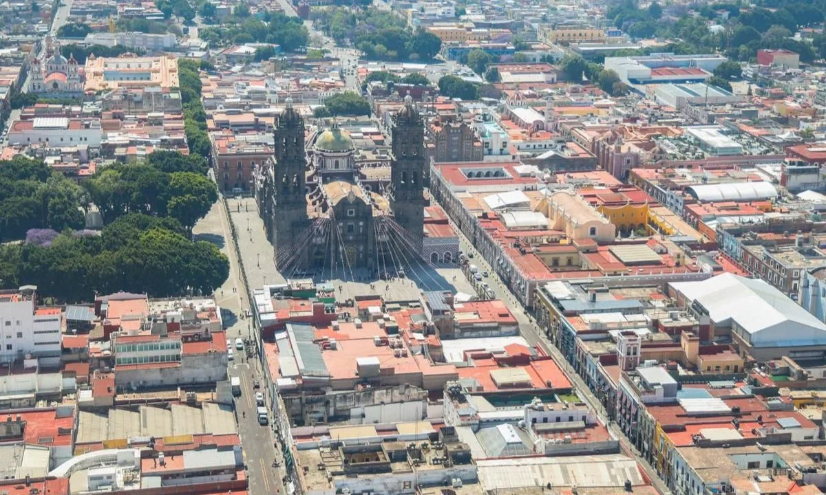 En Puebla, el gobernador Alejandro Armenta encabezó acciones de supervisión y seguridad durante las celebraciones de Semana Santa.