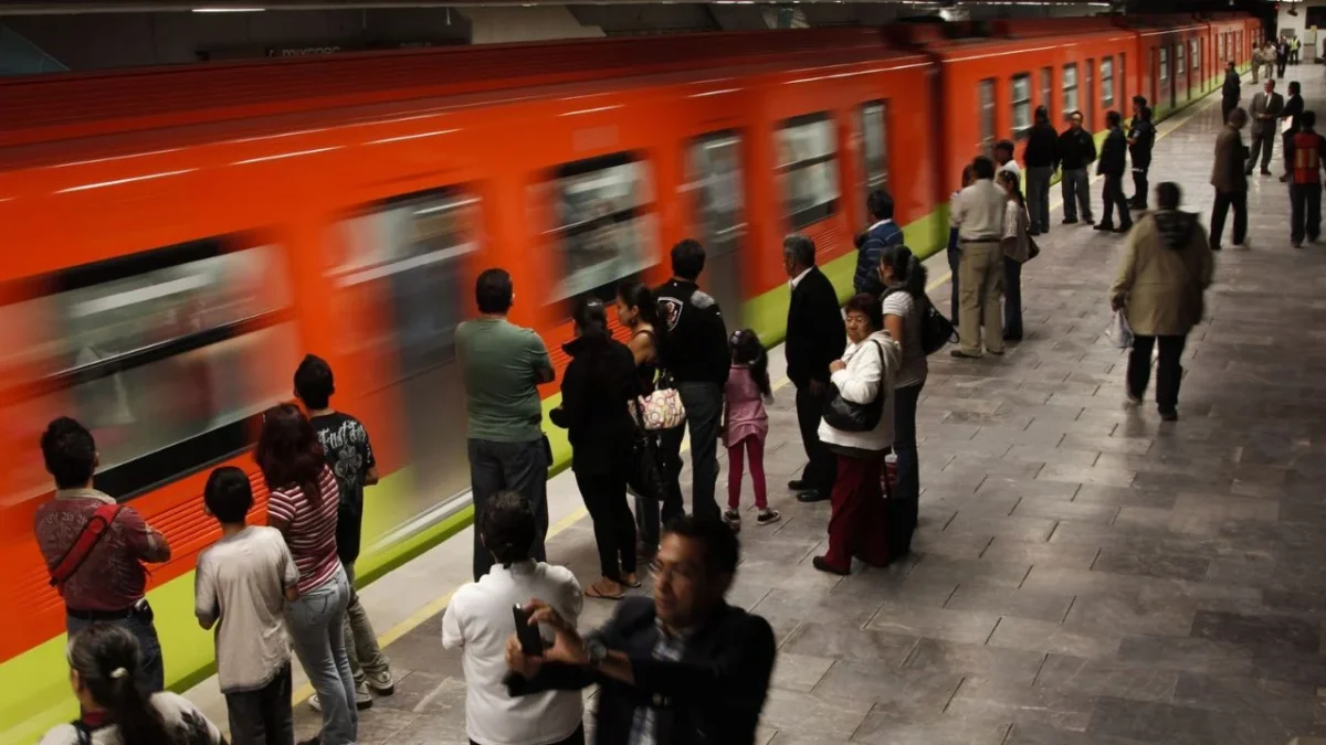 El Metro dio a conocer a los pasajeros de la Línea 12 sobre la detención momentánea de los trenes mientras realizaban labores de rescate.