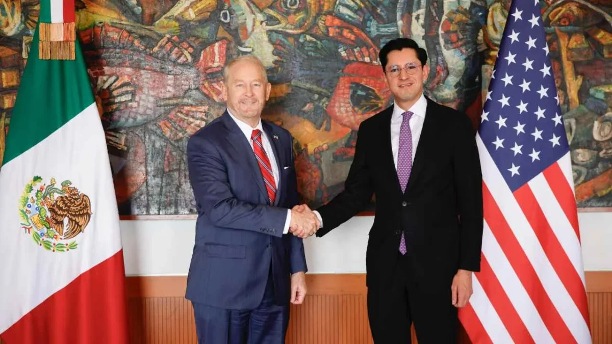 El canciller Roberto Velasco se reunió con el embajador de Estados Unidos en México, Ronald Johnson.