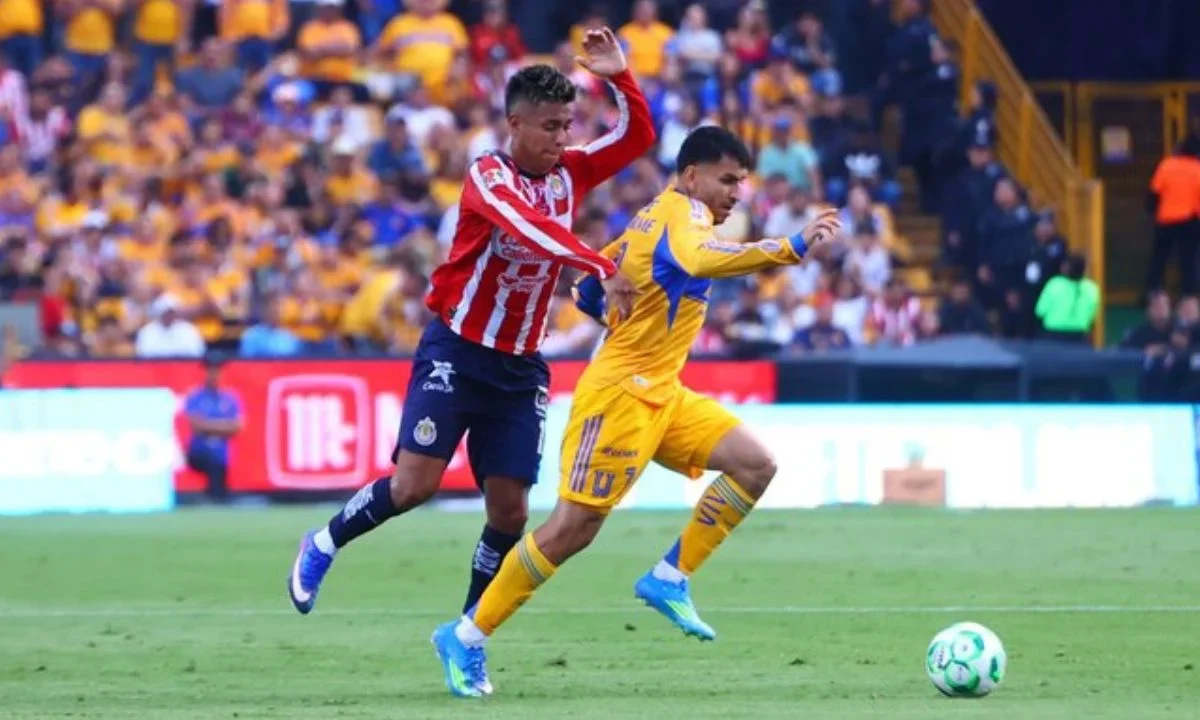 Los Tigres propinaron una goleada al Guadalajara en y ahora Chivas suma dos juegos sin ganar, pero seguirá de líder en esta jornada.