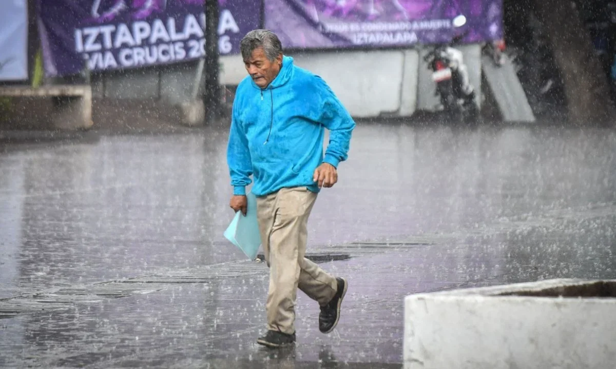 La Alerta Amarilla estará vigente entre las 17:30 y las 20:00 horas de este viernes 24 de abril informó la SGIRPC capitalina.
