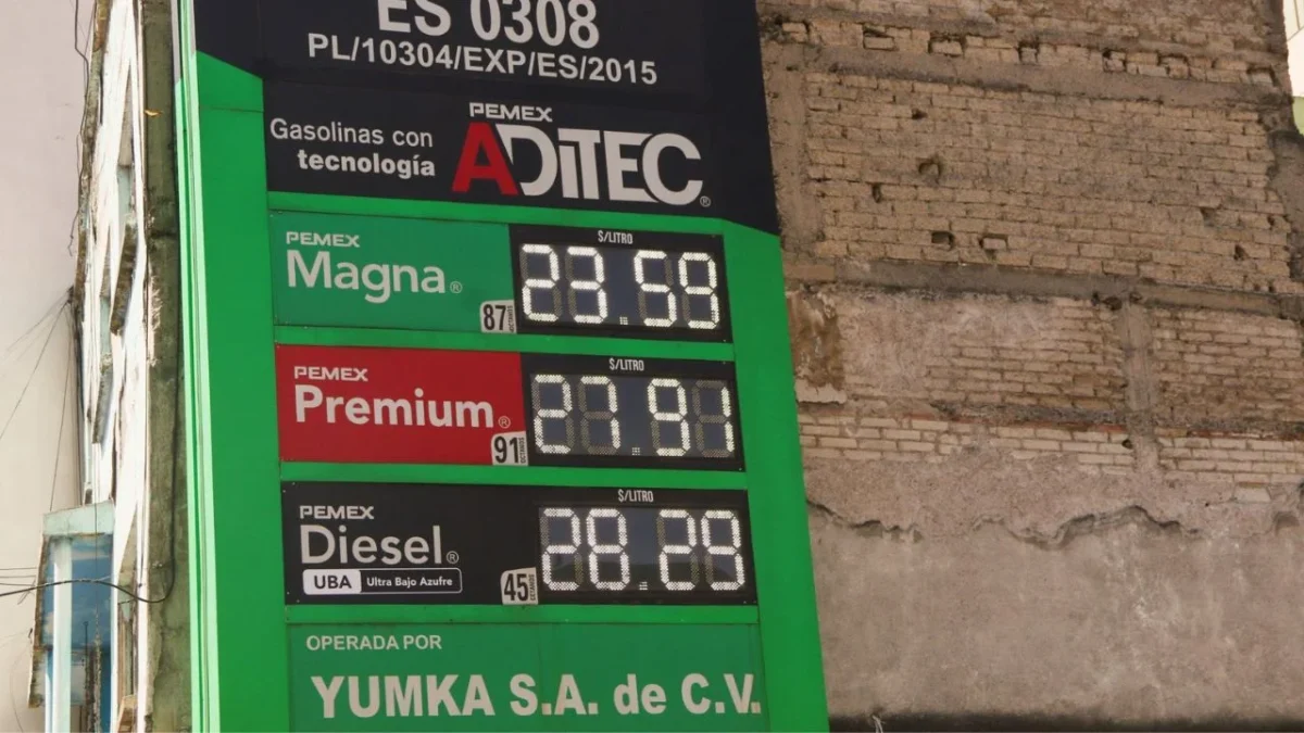 Acuerda la presidenta Claudia Sheinbaum con gasolineros, bajar el precio del diésel a 27 pesos el litro, a partir de la próxima semana.