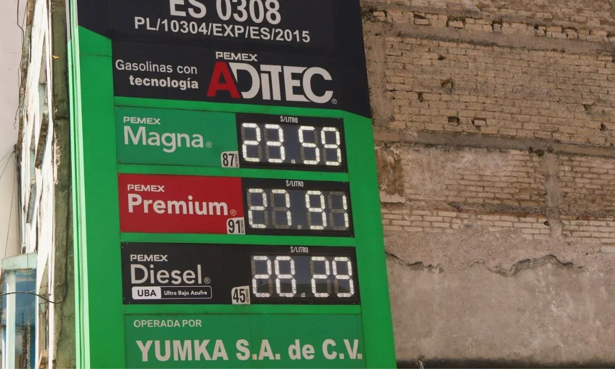 Acuerda la presidenta Claudia Sheinbaum con gasolineros, bajar el precio del diésel a 27 pesos el litro, a partir de la próxima semana.