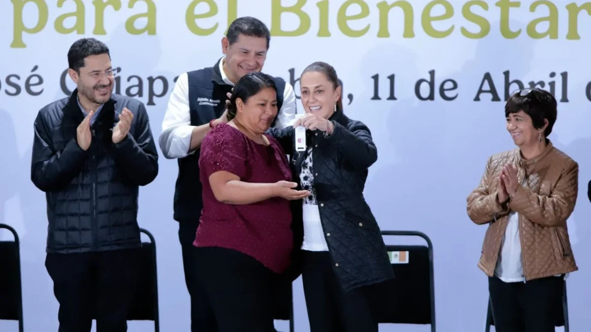 La presidenta Sheinbaum atendió a un grupo de manifestantes que se oponen al proyecto de construcción de una planta recicladora en Puebla.