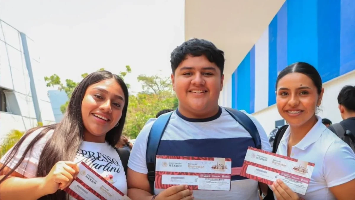 Claudia Sheinbaum destacó el alcance de la beca Jóvenes Escribiendo el Futuro, que beneficia a cientos de miles de estudiantes universitarios en el país.