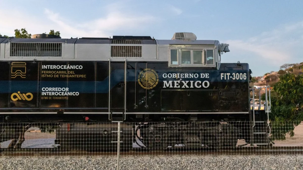 Tras el descarrilamiento del Tren Interoceánico el 28 de diciembre de 2025, en el que se registraron víctimas mortales y lesionados, la presidenta Claudia Sheinbaum informó que se evalúan cambios en la ruta, incluyendo la posible eliminación de curvas para mejorar la seguridad.