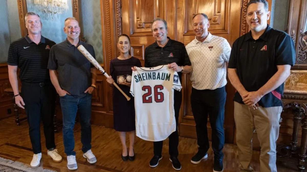 La presidenta Claudia Sheinbaum sostuvo una reunión con directivos y jugadores de las grandes ligas de béisbol (MLB) en Palacio Nacional.